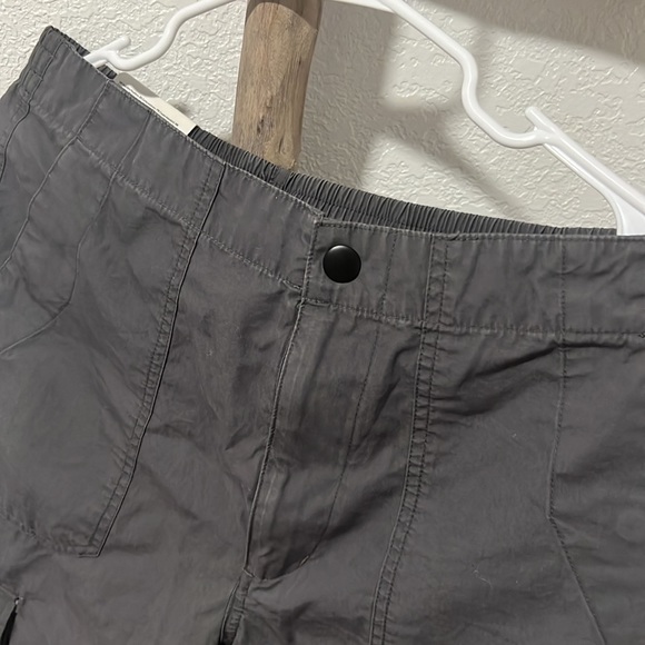 NWT cargo pants, size S but can also fit a medium - Picture 3 of 4
